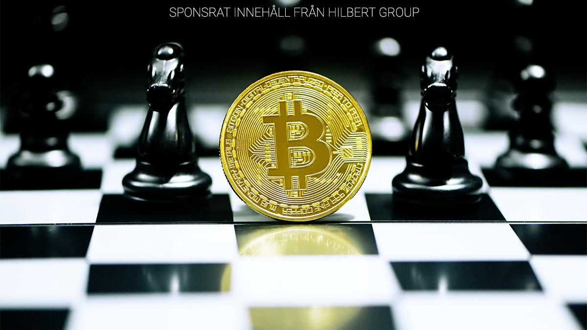 Bild på bitcoin på schackbräde.