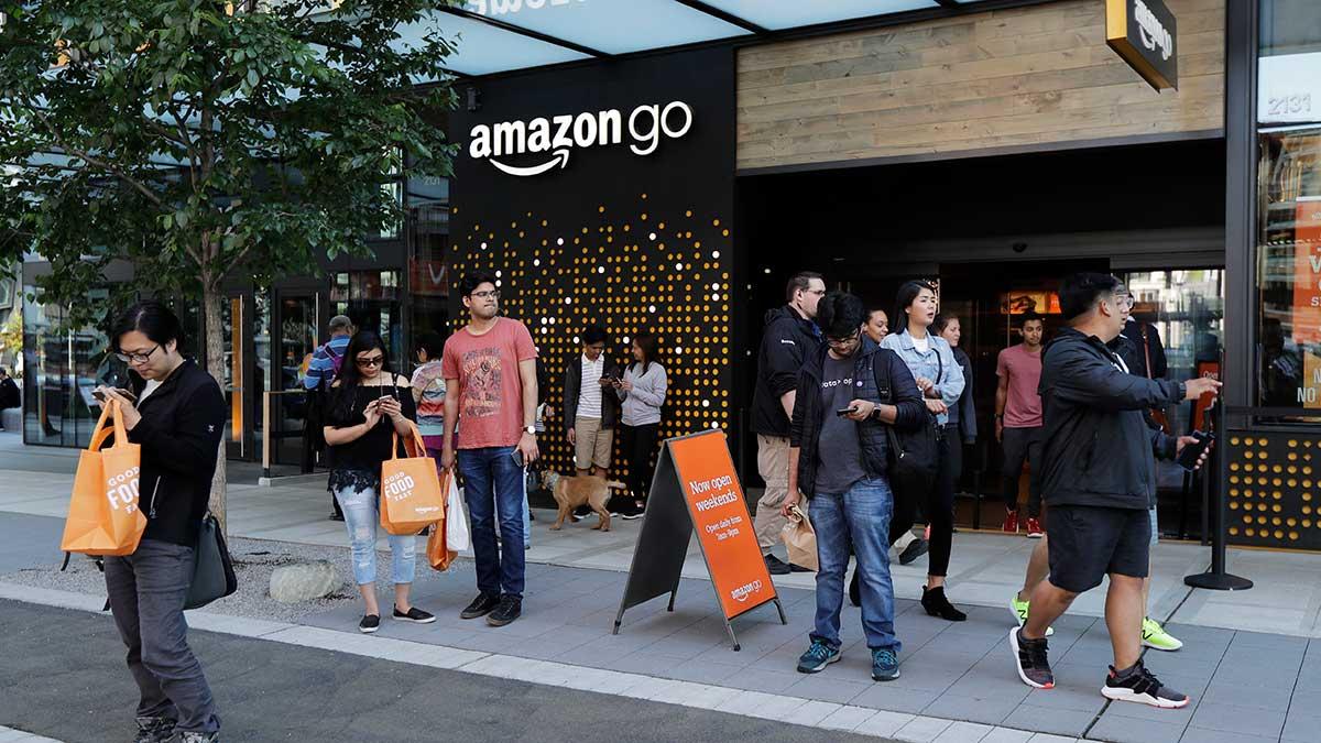 Amazon planerar att rulla ut sina kassafria Go-butiker i San Francisco och Chicago. Bolaget har bekräftat detta men inte velat ange när lanseringen väntas bli av. (Foto: TT)