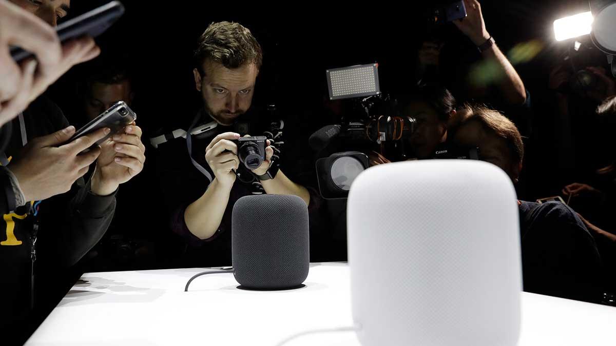 Teknikjätten Apple säljer inte så bra av sin smarta högtalare HomePod som man hoppats. (Foto: TT)