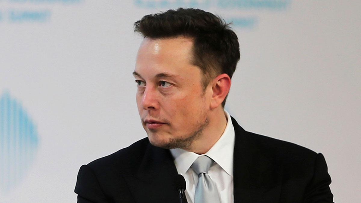 Tesla har trots regler från lokala myndigheter återstartat produktionen vid Fremont-fabriken i Kalifornien på måndagen. Det uppger vd Elon Musk på Twitter. (Foto: TT)