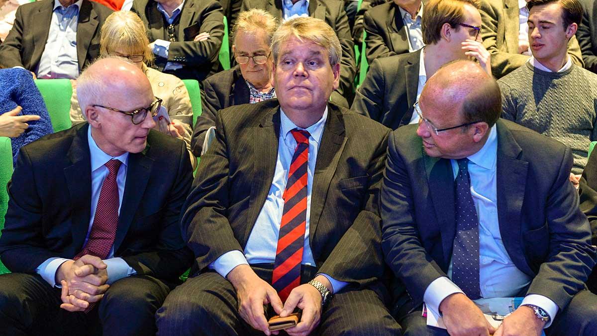 Danska vindkraftsjätten Vestas svenska ordförande Bert Nordberg (mitten) har fått nog. (Foto: TT)