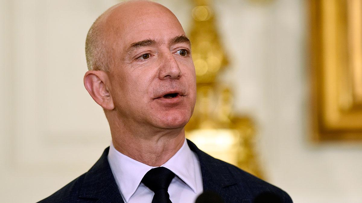 E-handelsjätten Amazons grundare tillika vd Jeff Bezos kommer att behålla 75 procent av parets aktieinnehav i bolaget efter skilsmässan. (Foto: TT)