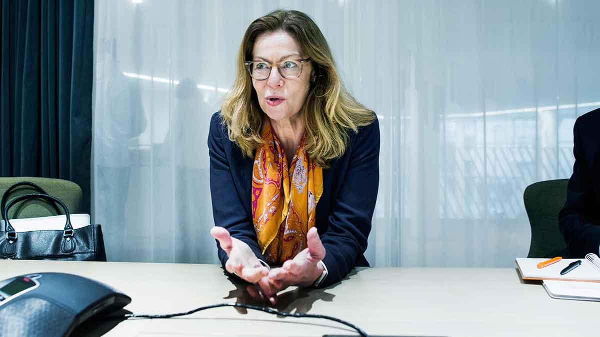 Swedbank med vd:n Birgitte Bonnesen (bilden) köper gröna obligationer för 550 miljoner kronor. (Foto: TT)