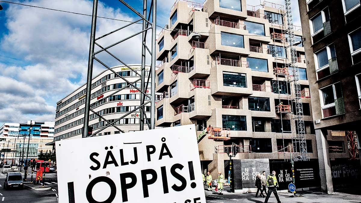 Tusentals felskrivna avtal riskerar att skjuta till synes bindande affärer i sank. Nu går några av Sveriges tyngsta jurister ut och varnar. (Foto: TT)