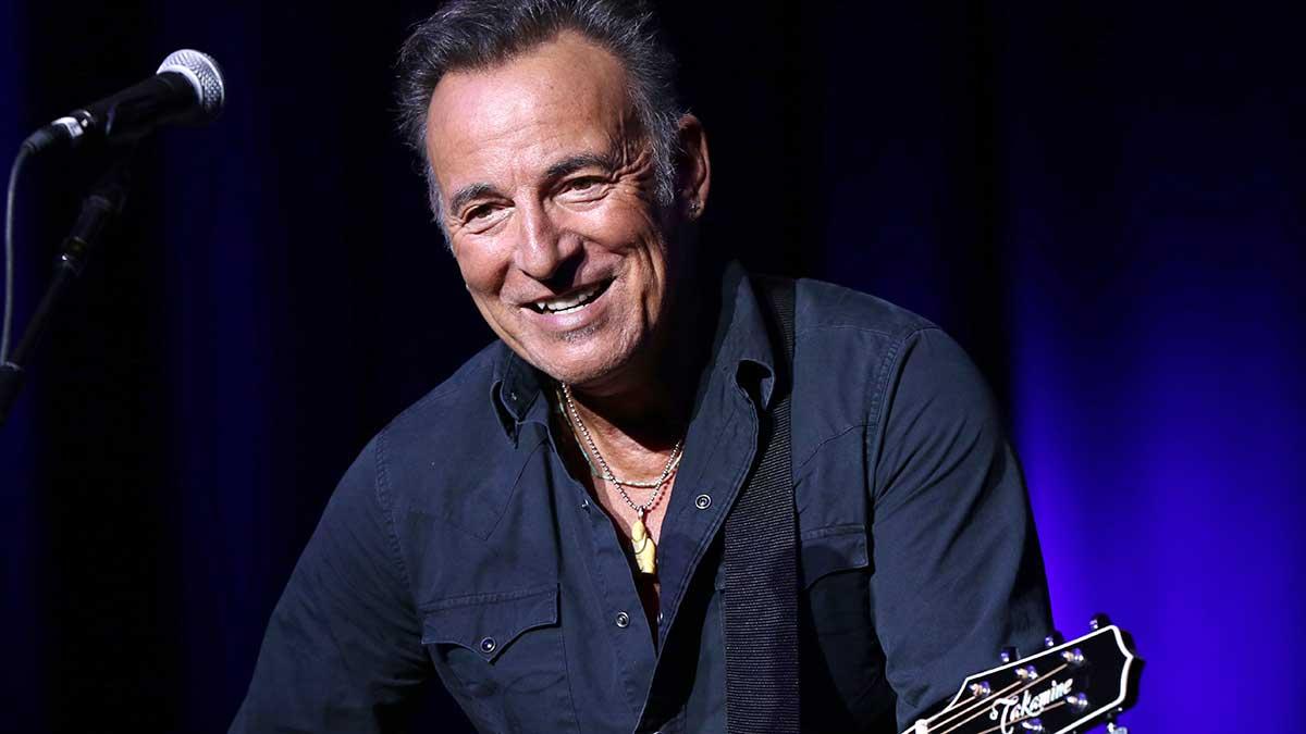 Bruce "The Boss" Springsteens manuskript av "Born to Run" såldes för 250.000 dollar på en auktion hos Sotheby’s. Det skriver Bloomberg. (Foto: TT)