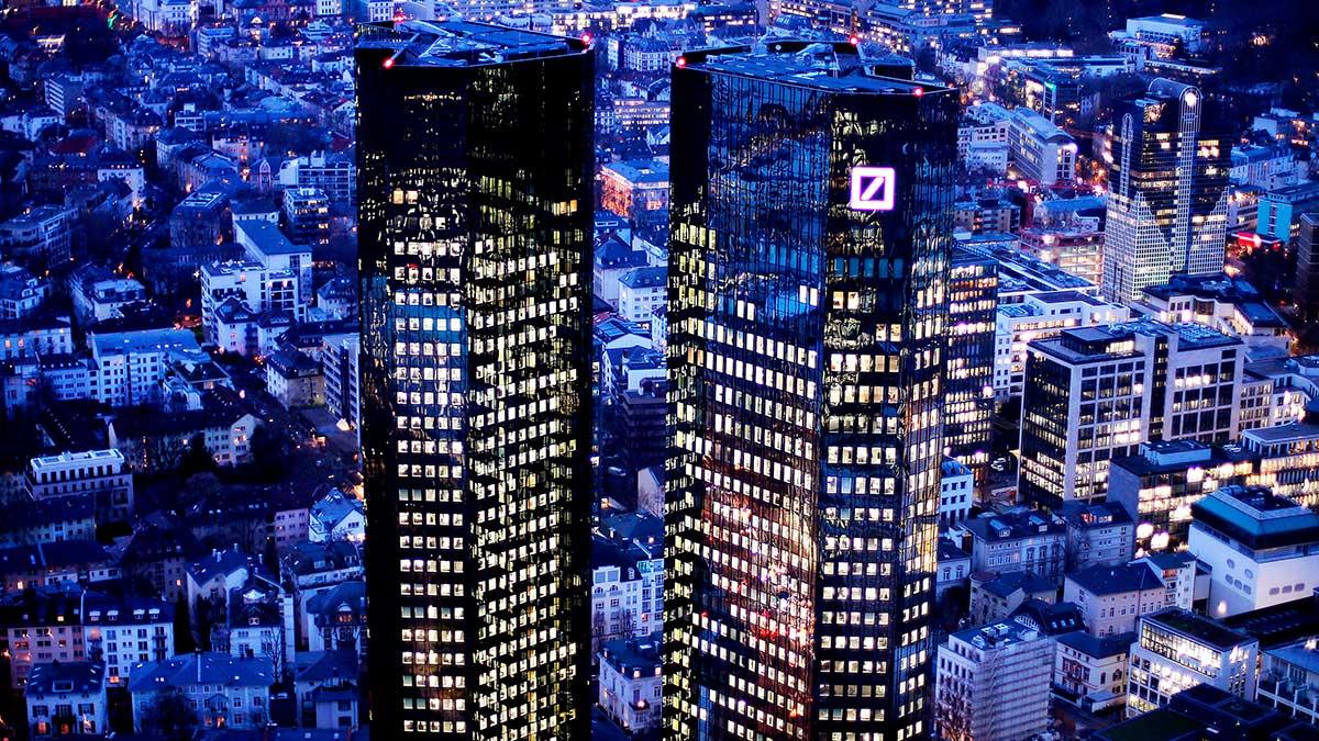 Deutsche Bank är en av de 16 bankerna som nu stäms och anklagas för att ha riggat valutor. (Foto: TT)