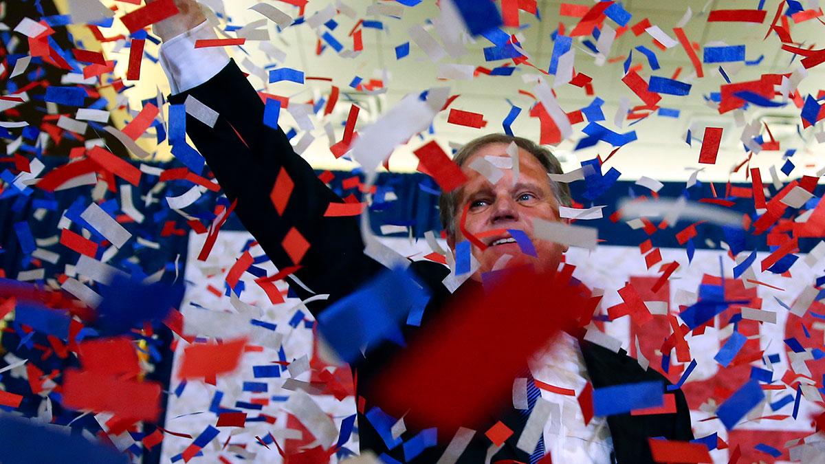 Demokraten Doug Jones segrade över republikanen Roy Moore i senatsvalet i Alabama