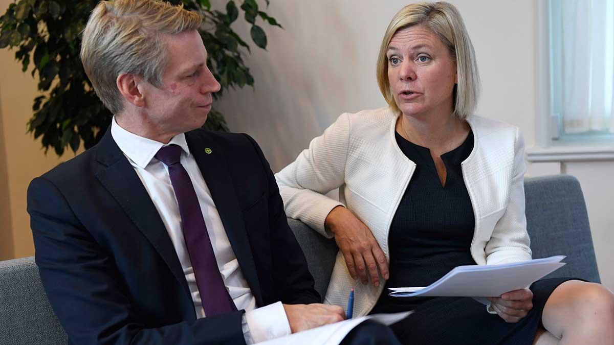 Per Bolund (MP) och Magdalena Andersson (S). (Foto: TT)