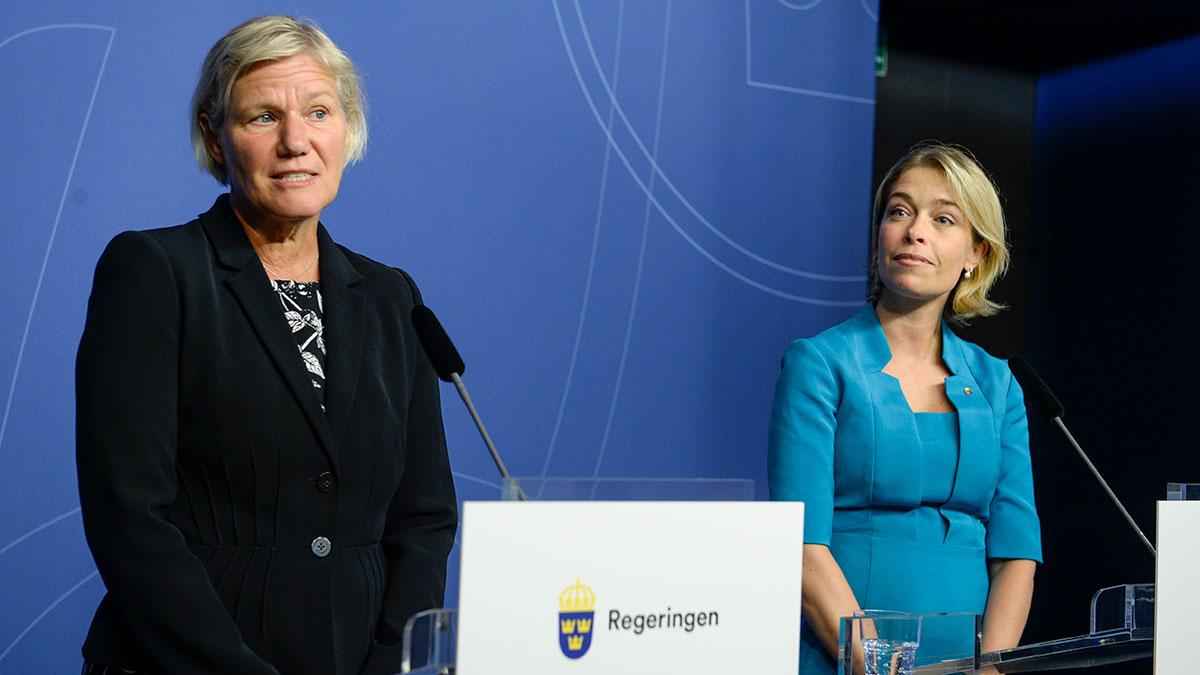 SvD erfar att Försäkringskassans chef Ann-Marie Begler (t.v) får sparken av socialförsäkringsminister Annika Strandhäll (t.h). (Foto: TT)