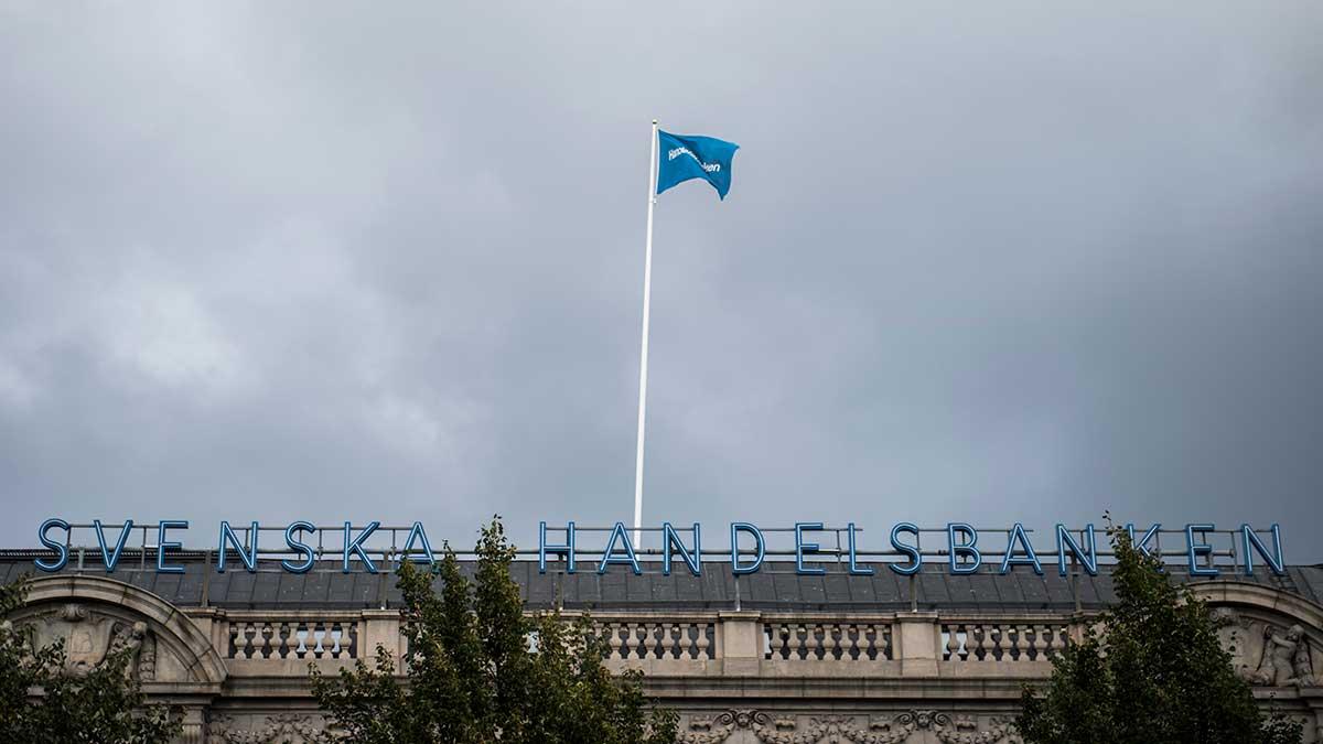 Handelsbanken rapporterar lägre nettoresultat än väntat under fjärde kvartalet. Intäkterna blev ungefär som väntat. Kreditförlusterna större än väntat. Bolaget lämnar högre utdelning än väntat. (Foto: TT)