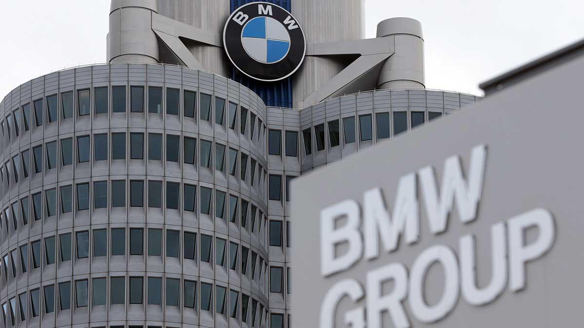 Tyska prestigemärket BMW är tillsammans med sina tyska bilkollegor under utredning av EU för att ha samarbetat tekniskt för att begränsa spridning av teknik för att minska utsläpp. (Foto: TT)