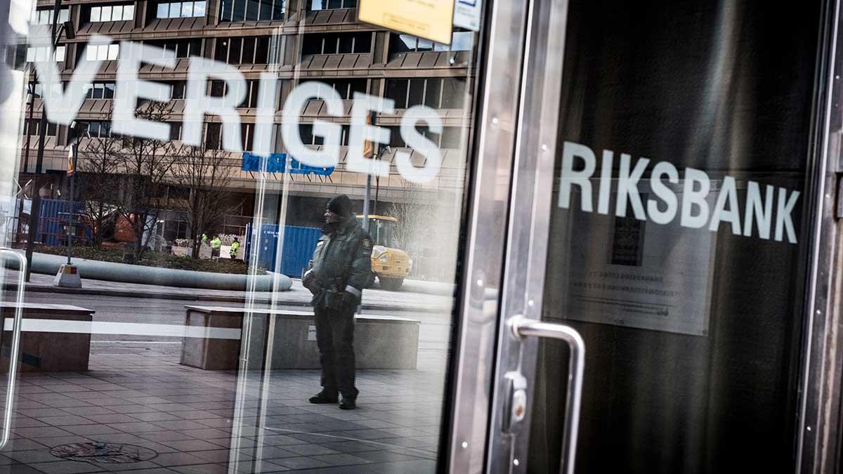 Riksbanken lämnar som väntat reporäntan oförändrad. (Foto: TT)