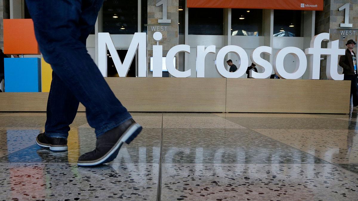 Microsoft kom in med en starkare rapport än väntat, men aktien föll trots det i efterhandeln. (Foto: TT)