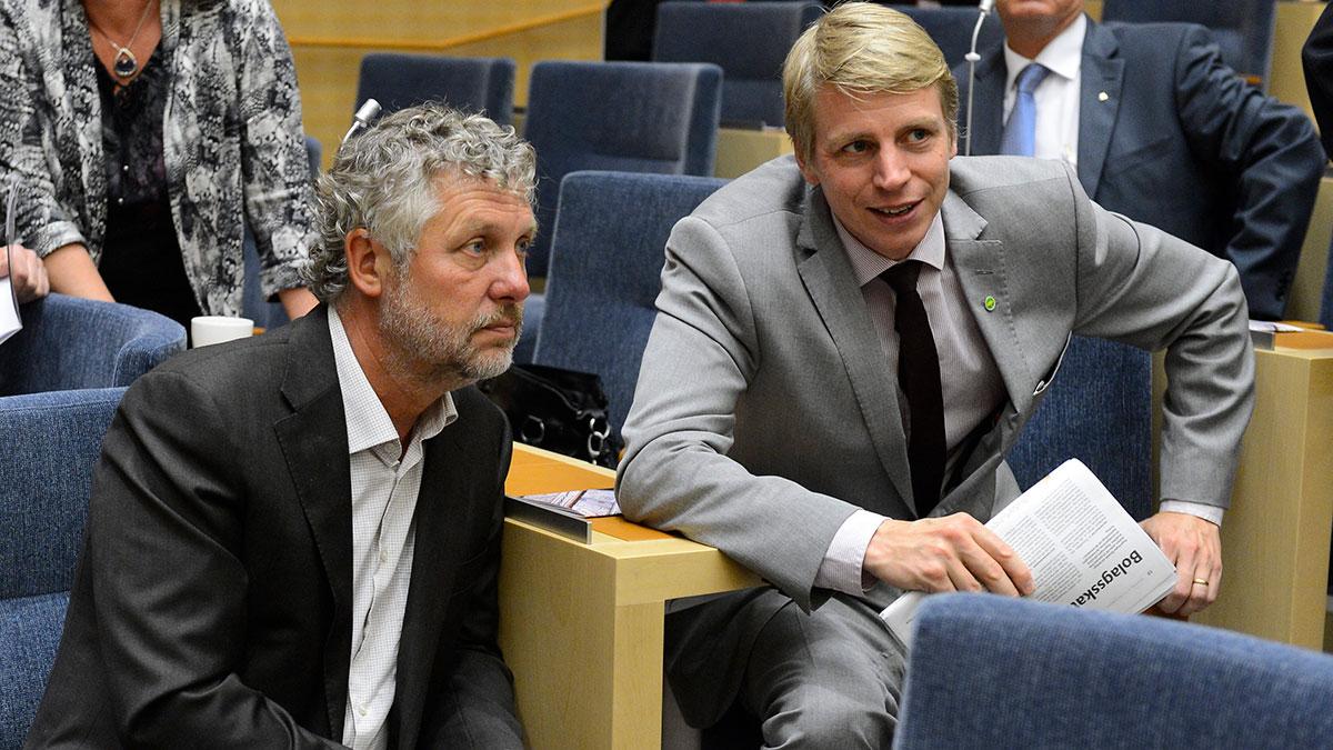 Bostadsminister Peter Eriksson och finansmarknadsminister Per Bolund