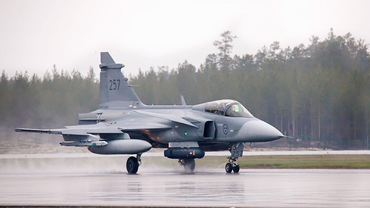 Nordea har kvar sin köprekommendation på försvarskoncernen Saab inför fjärde kvartalsrapporten. Riktkursen är 380 kronor. (Foto: TT)