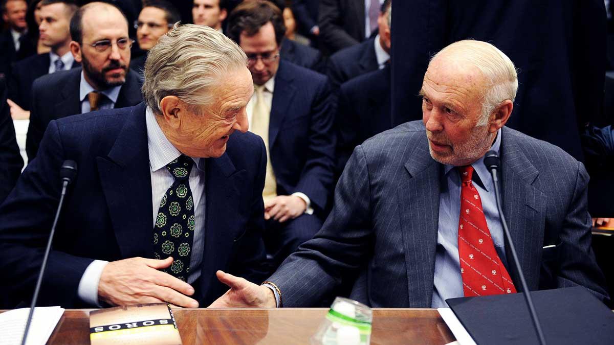James Simons (höger) tillsammans med kände finansmannen George Soros. (Foto: TT)