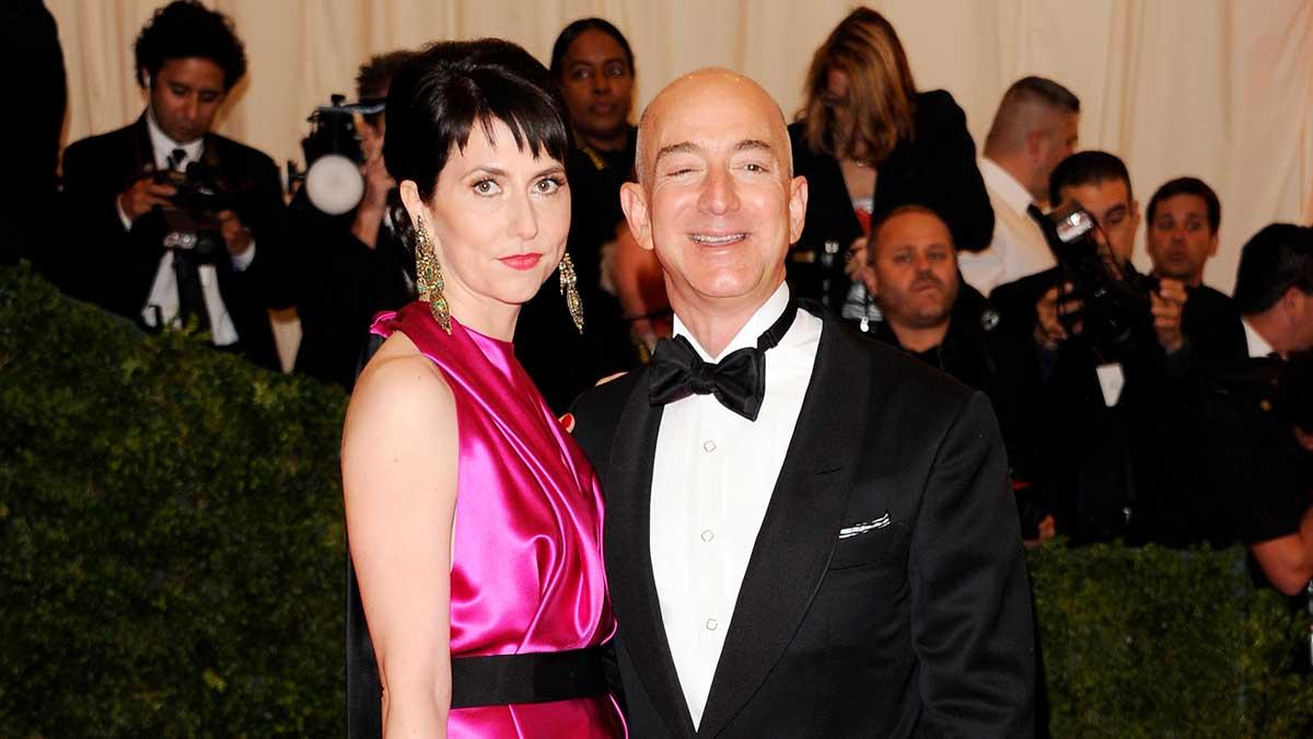 Mackenzie och Jeff Bezos skiljer sig efter 25 års äktenskap. (Foto: TT)