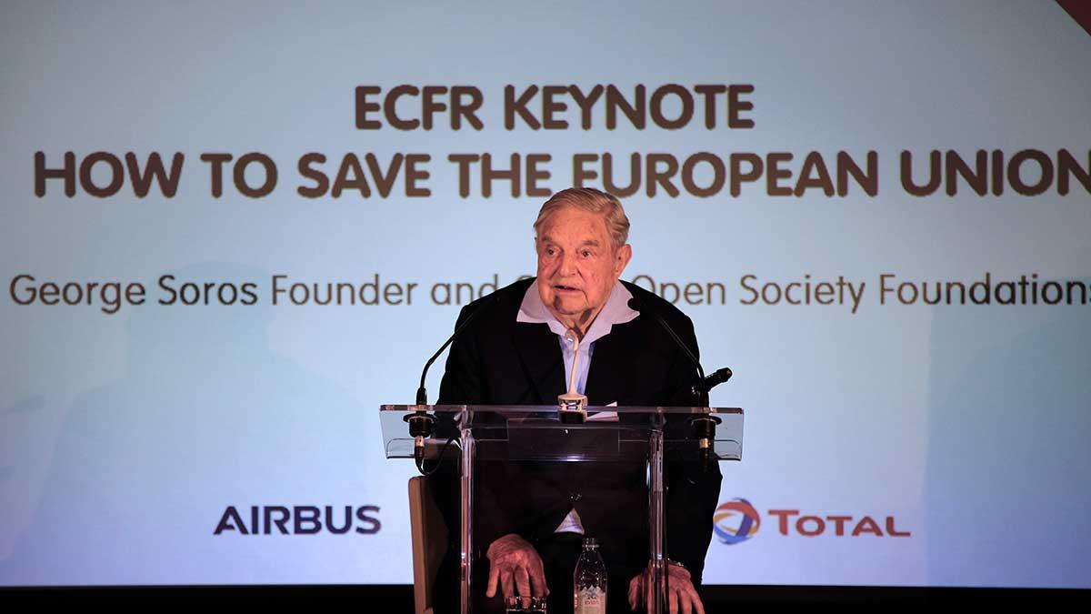 Här varnar valutagurun George Soros för att EU kan drabbas av en "existentiell kris". (Foto: TT)