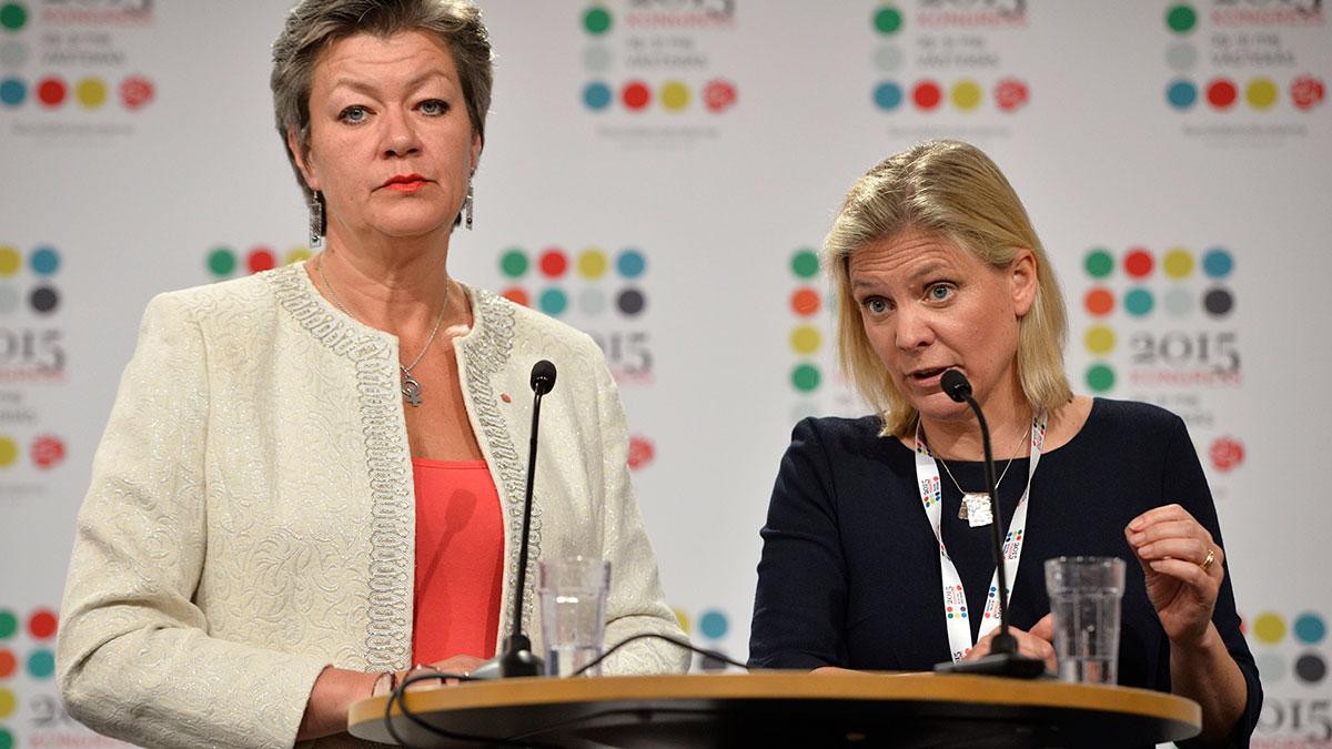 De skärpta kraven på nyanlända presenteras i dag av arbets- och etableringsminister Ylva Johansson (S) och finansminister Magdalena Andersson (S). (Foto: TT)