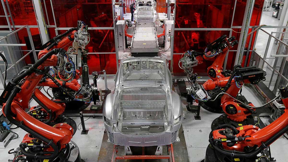 Tesla har kommit upp i en veckoproduktion på 5 000 Model 3-bilar