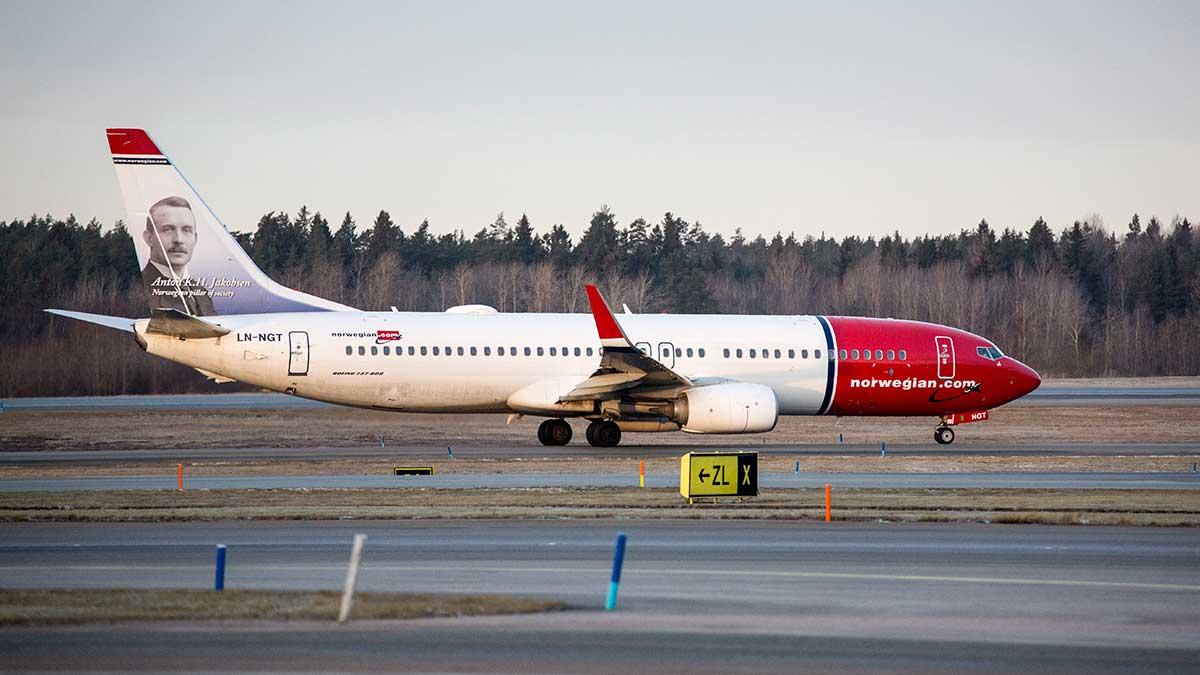 Flygbolaget Norwegian faller med över 12 procent när den nya börsveckan inleds. (Foto: TT)