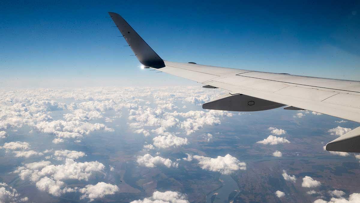 De europeiska flygbolagen har fortsatt att netto öka sina koldioxidutsläpp trots löften om att halvera dem från 2005 års nivå