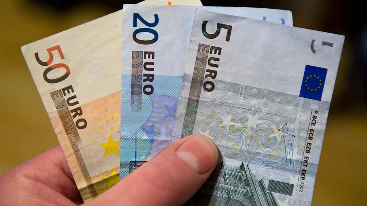 Senast 2025 har eurovalutan ersatt den svenska kronan
