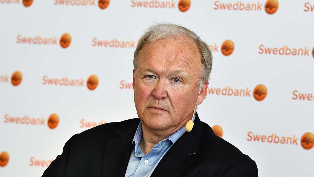 ECB uppmanar bankerna till extrem försiktighet i utdelningar till hösten 2021. Det uppskattas inte av Swedbanks ordförande Göran Persson. (Foto: TT)