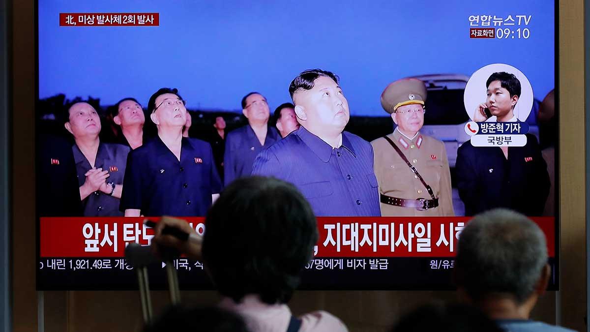 Nordkorea ska återigen ha avfyrat två oidentifierade projektiler, enligt Sydkoreas militär. (Foto: TT)