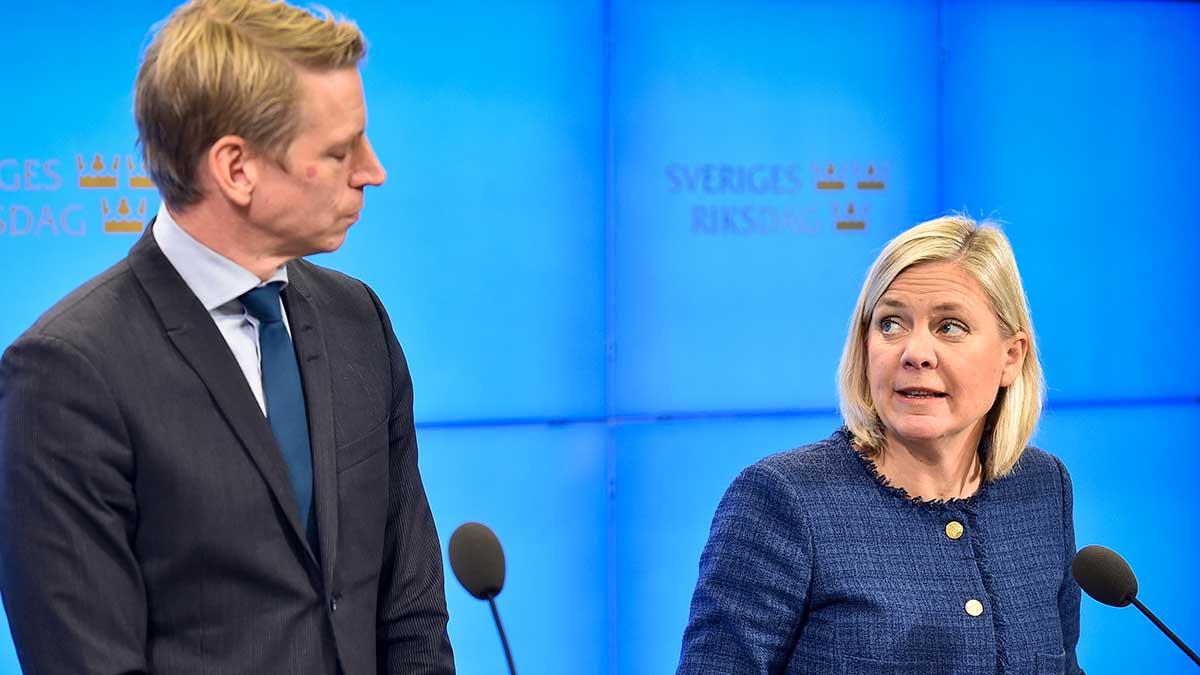 Finansmarknadsminister Per Bolund (MP) och finansminister Magdalena Andersson (S). (Foto: TT)