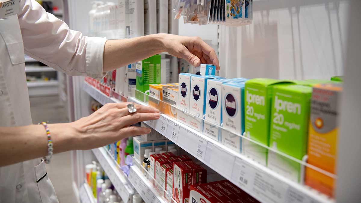 Sveriges Apoteksförening rekommenderar nu att tillfälligt begränsa viss försäljning av läkemedel för att undvika en situation där läkemedel inte räcker till alla som behöver medicin. (Foto: TT)