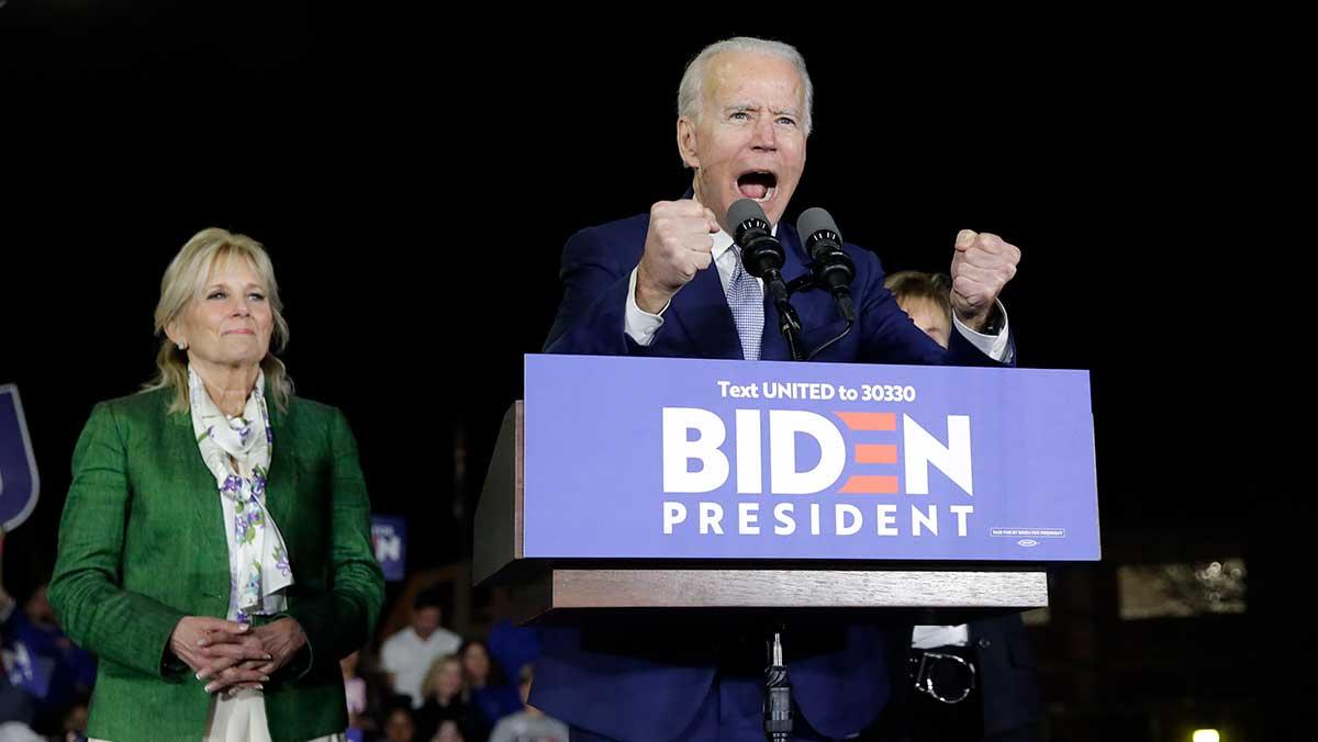 Joe Biden är tillbaka på allvar i racet om att bli Demokraternas nominerade till presidentvalet efter att han verkar ha vunnit hälften av delstaterna under Supertisdagen. (Foto: TT)