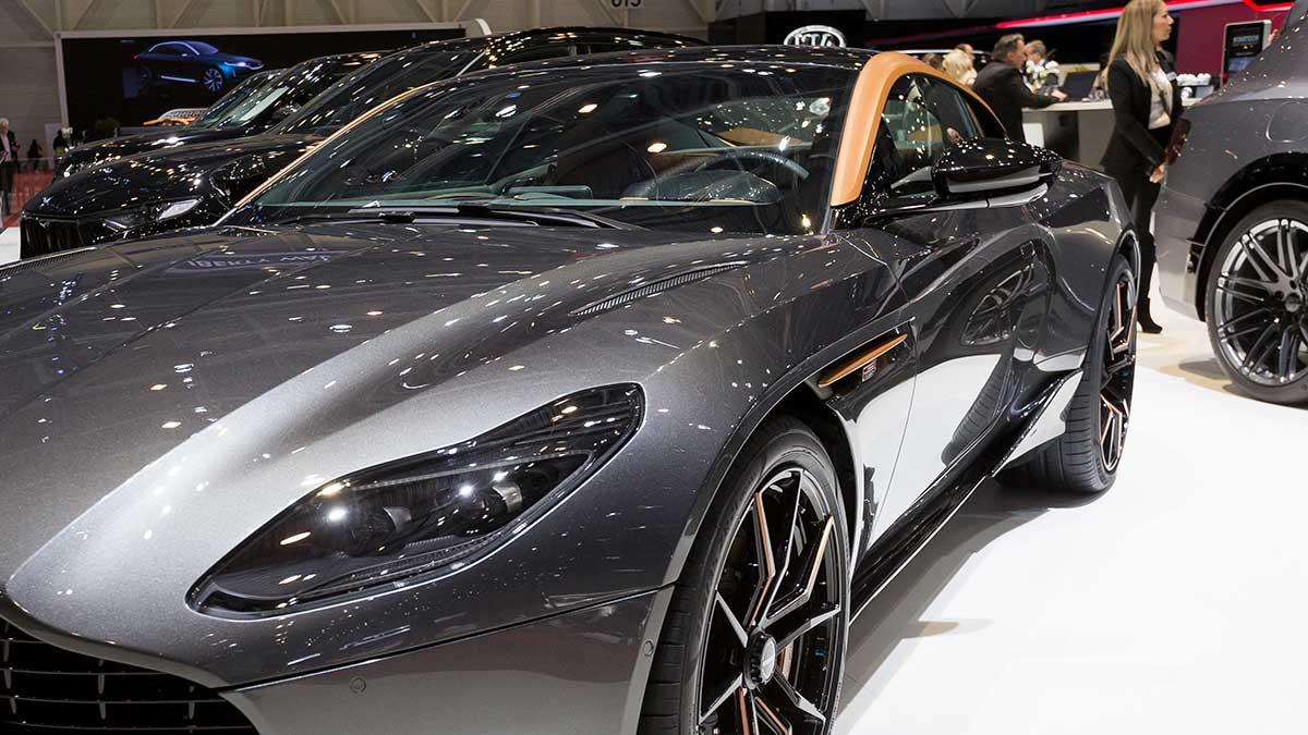 Brittiska lyxbilstillverkaren Aston Martin redovisar en förlust på justerad ebitda-nivå under första halvåret, jämfört med förra årets positiva ebitda-resultat. (Foto: TT)