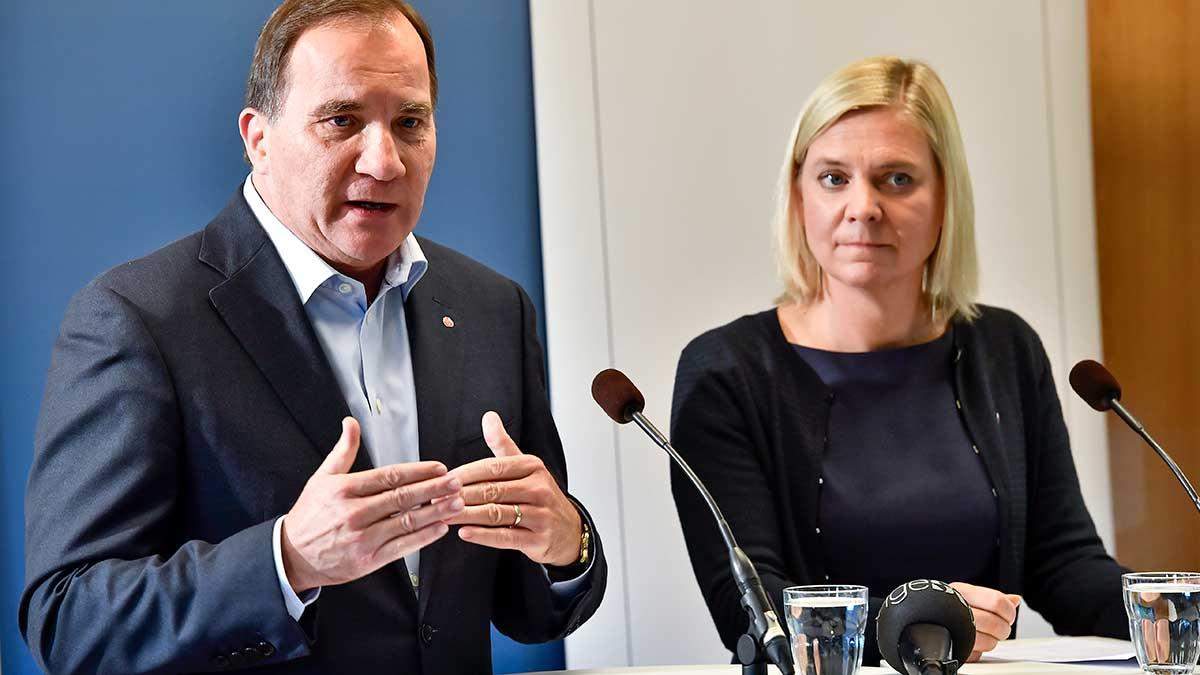 Stefan Löfvens och Magdalena Anderssons tal om kommande skattehöjningar beskrivs som olyckligt i en kommentar i Di. (Foto: TT)