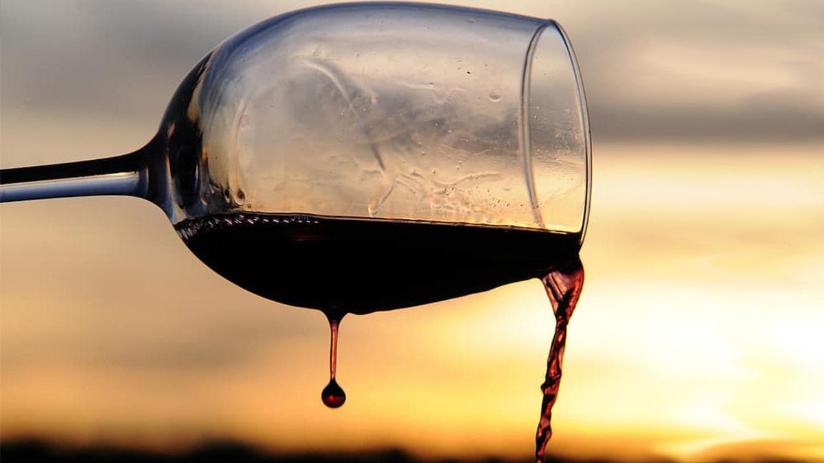Hur länge håller vinet innan det blir odrickbart och måste hällas ut? Vår vinexpert guidar. (Foto: Piksit)