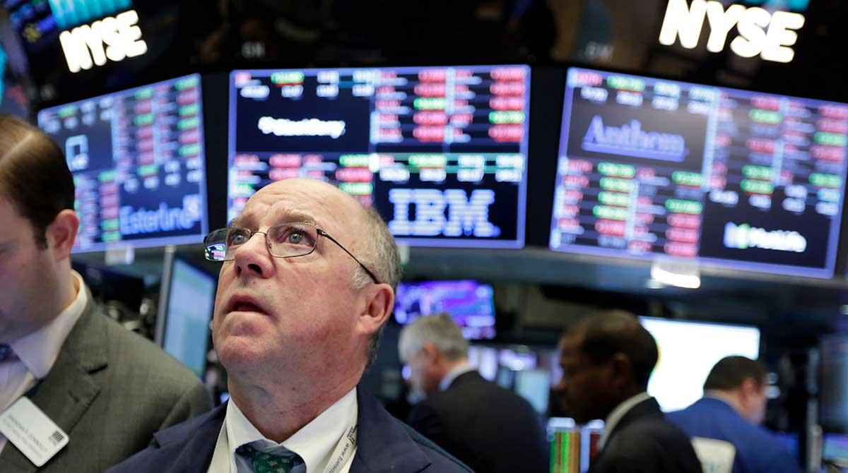 De amerikanska börserna backade på torsdagen under ett stort flöde av rapporter. Bilden är tagen vid ett tidigare tillfälle. (Foto: TT)