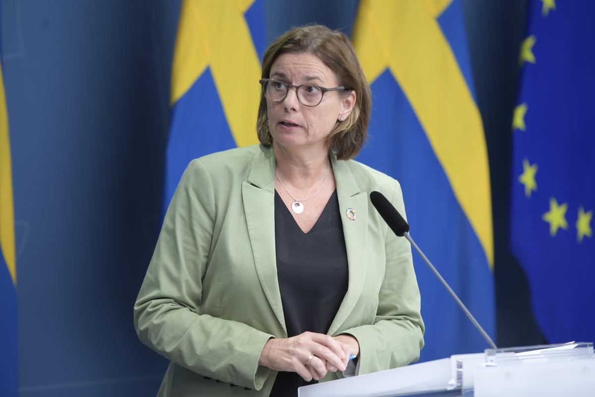 Isabella Lövin vill att svenskarnas klimatpåverkan utomlands minskar kraftigt. Foto: TT