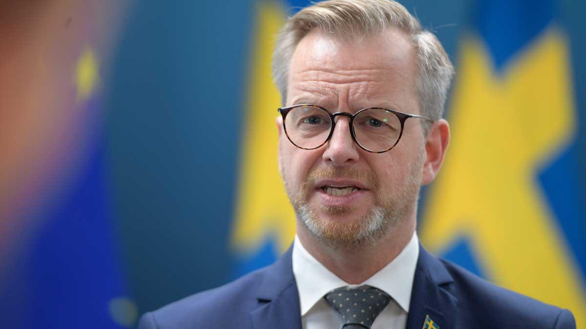 Sveriges inrikesminister Mikael Damberg slår ifrån sig OECD:s totalsågning av Sveriges coronataktik och menar att det "ser olika ut" i länderna. (Foto: TT)