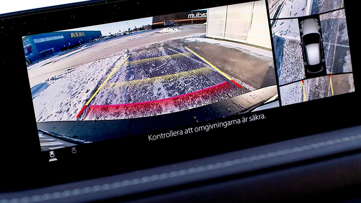 Parkeringskamera är en av de tekniska innovationer som svenskarna rankar högt i valet av bil, enligt Blocket Fordons data. (Foto: TT)