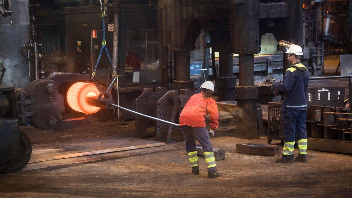 SSAB meddelade i fredags att de för diskussioner rörande en jätteaffär som kan fördubbla stålbolaget årliga produktionskapacitet. (Foto: TT)
