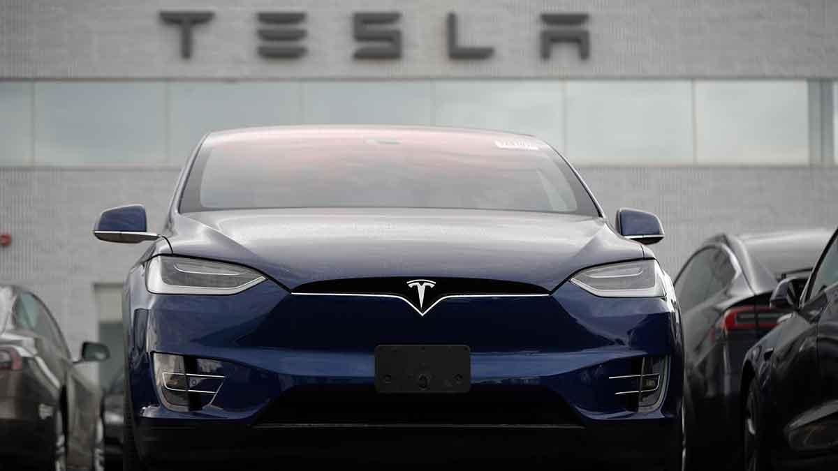 Tesla bilar