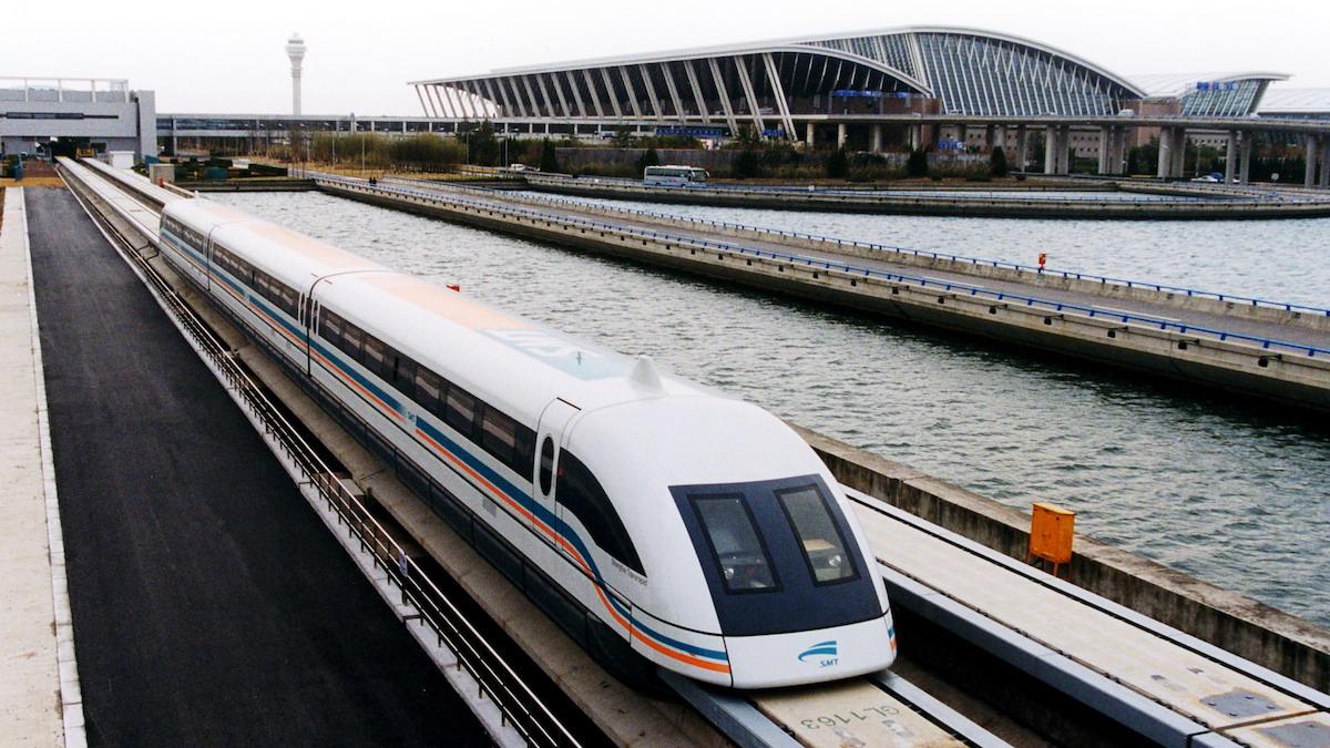 Magnettåg i Shanghai. En transportforskare menar att magnettåg kan vara det bästa för klimatet och för samhällsekonomin