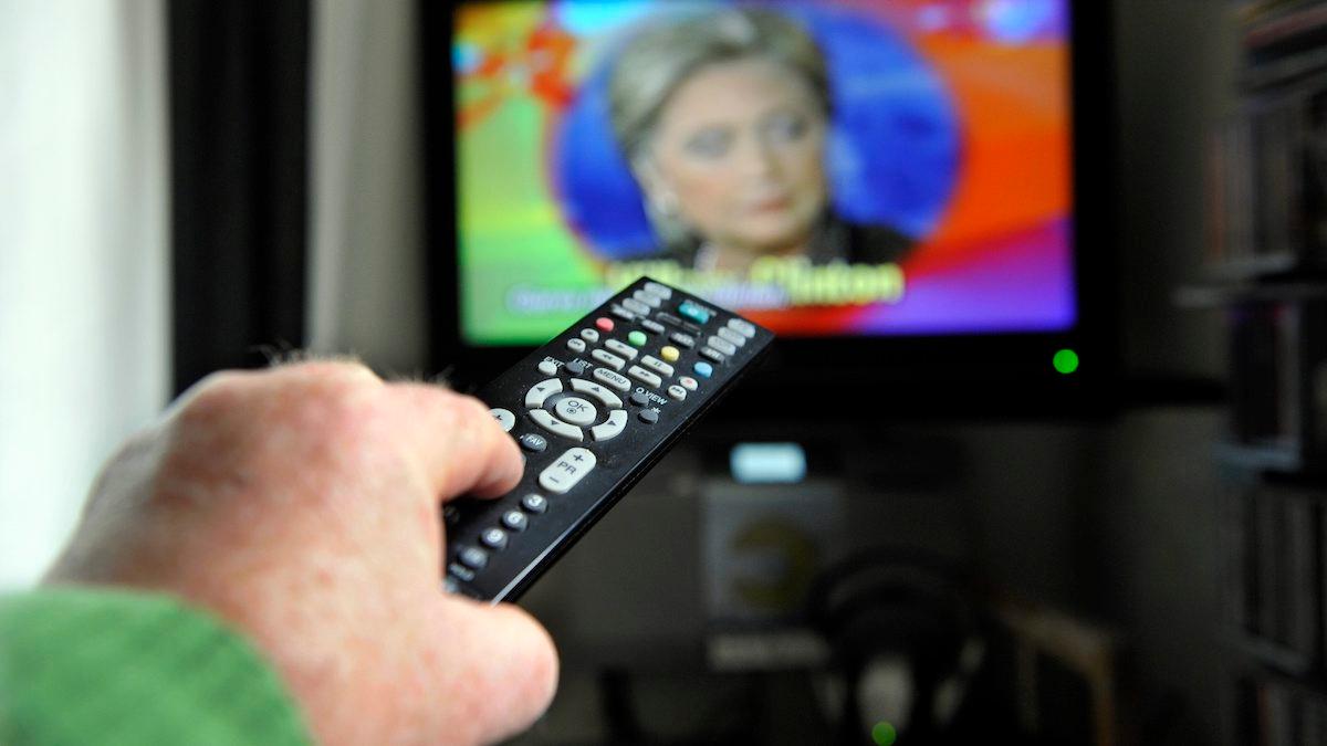 Stäng av tv:n och gör någonting annat, en ny studie indikerar att mer än en timmes tv-tittande om dagen kan öka risken att utveckla kranskärlssjukdom.