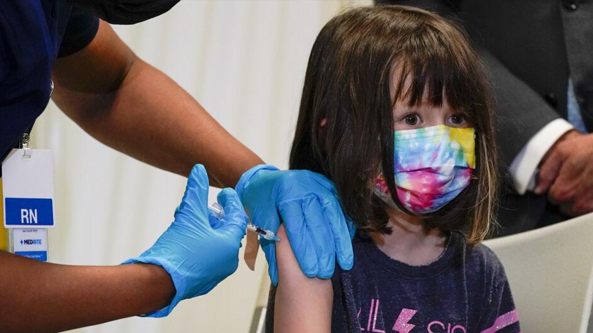 barn får vaccin mot covid-19