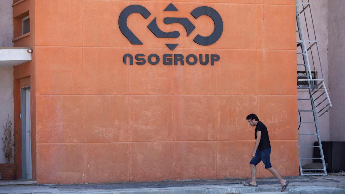 NSO Group, som tillverkar cyber-spionprogrammet Pegasus, meddelade på söndagen att bolaget ska omorganiseras samt att bolagets vd Shalev Hulio ska avgå.
