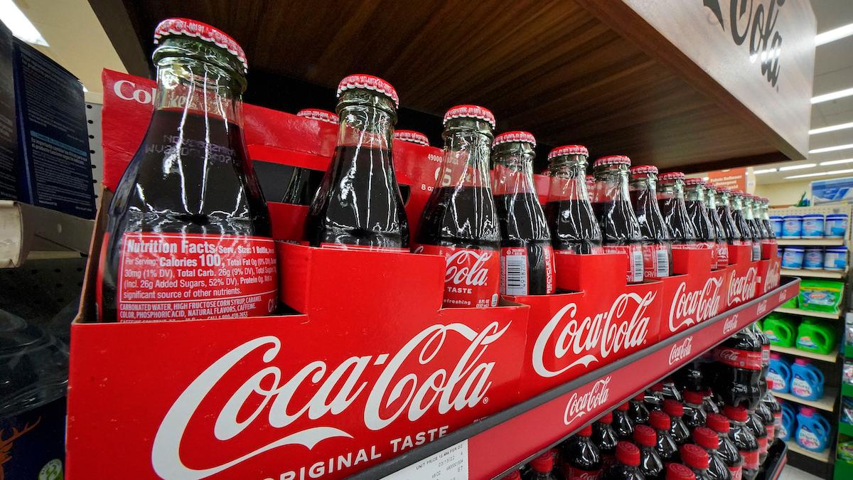 Coca-Cola har introducerat flera nya, tidsbegränsade, produkter vars smaker beskrivs vagt eftersom mysteriet som väcker diskussion bland konsumenter är poängen för bolaget