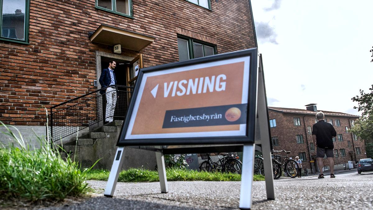 Riksbanken bedömer att bostadspriserna kommer fortsätta falla även nästa år