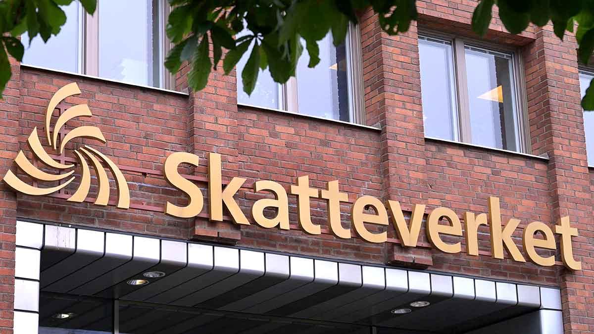 Majoriteten av alla svenskar planerar att spara pengarna som kommer med skatteåterbäringen