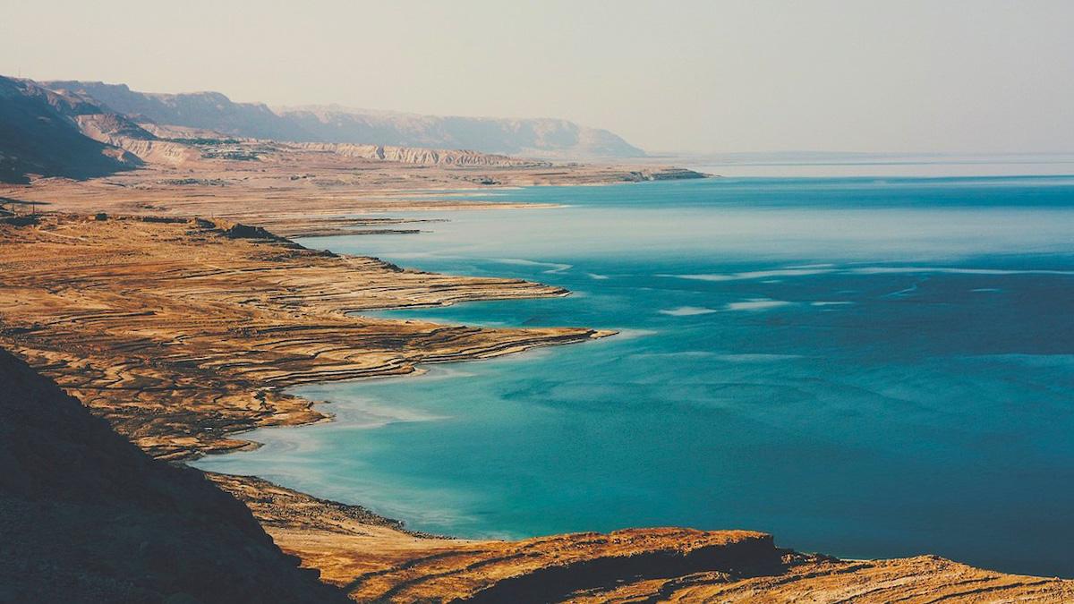 Vattennivån i Döda havet sjunker med mer än en meter om året, nu har vattenbrist fått Jordanien och Israel att sluta ett avtal