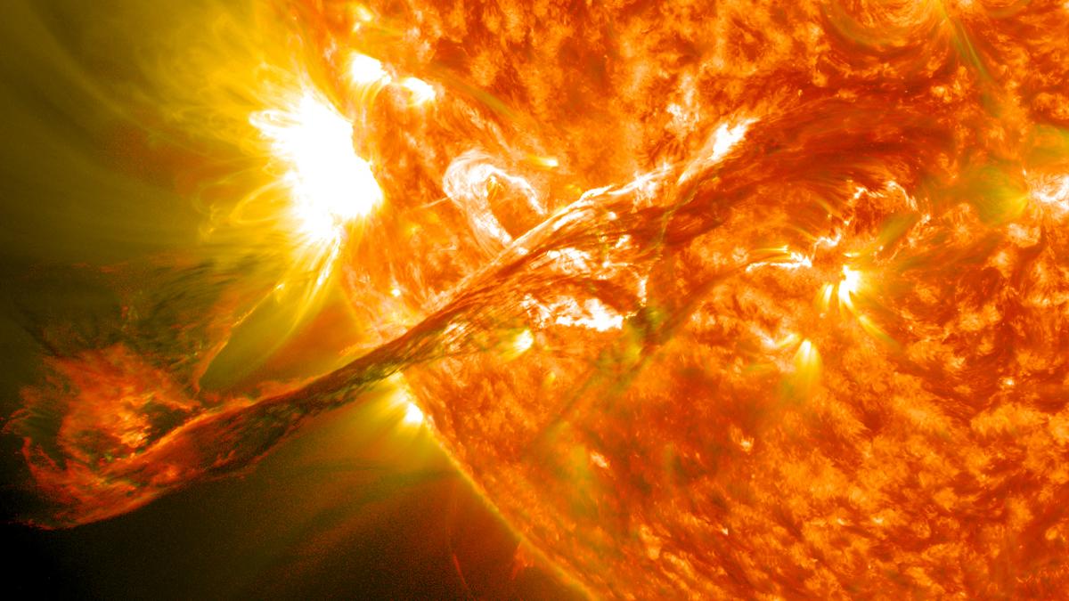 Kärnfusion härmar stjärnors sätt att skapa ljus och värme. Vår sol smälter samman vätekärnor, vilket skapar helium och genererar enorma mängder energi.